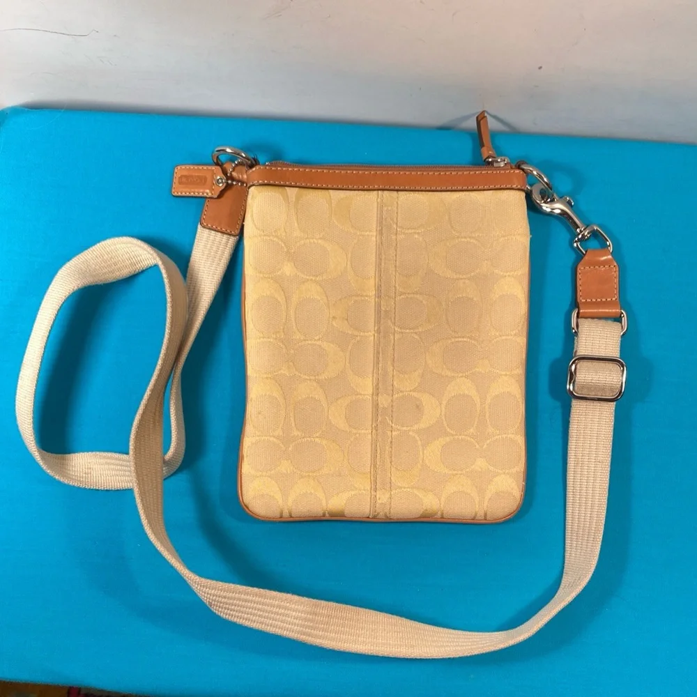 Coach Crossbody Bag w/hang tag - Picture 6 of 10